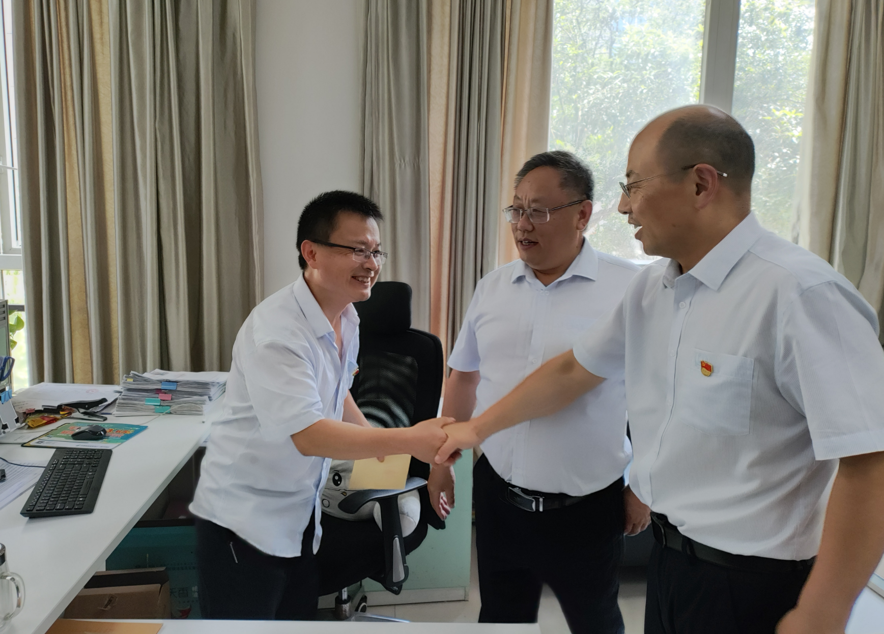 公司黨委開展“七一”困難黨員慰問活動